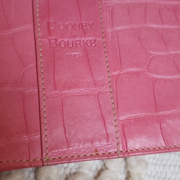 Dooney & Bourke pink crocodile wristlet - Picture 3 of 4